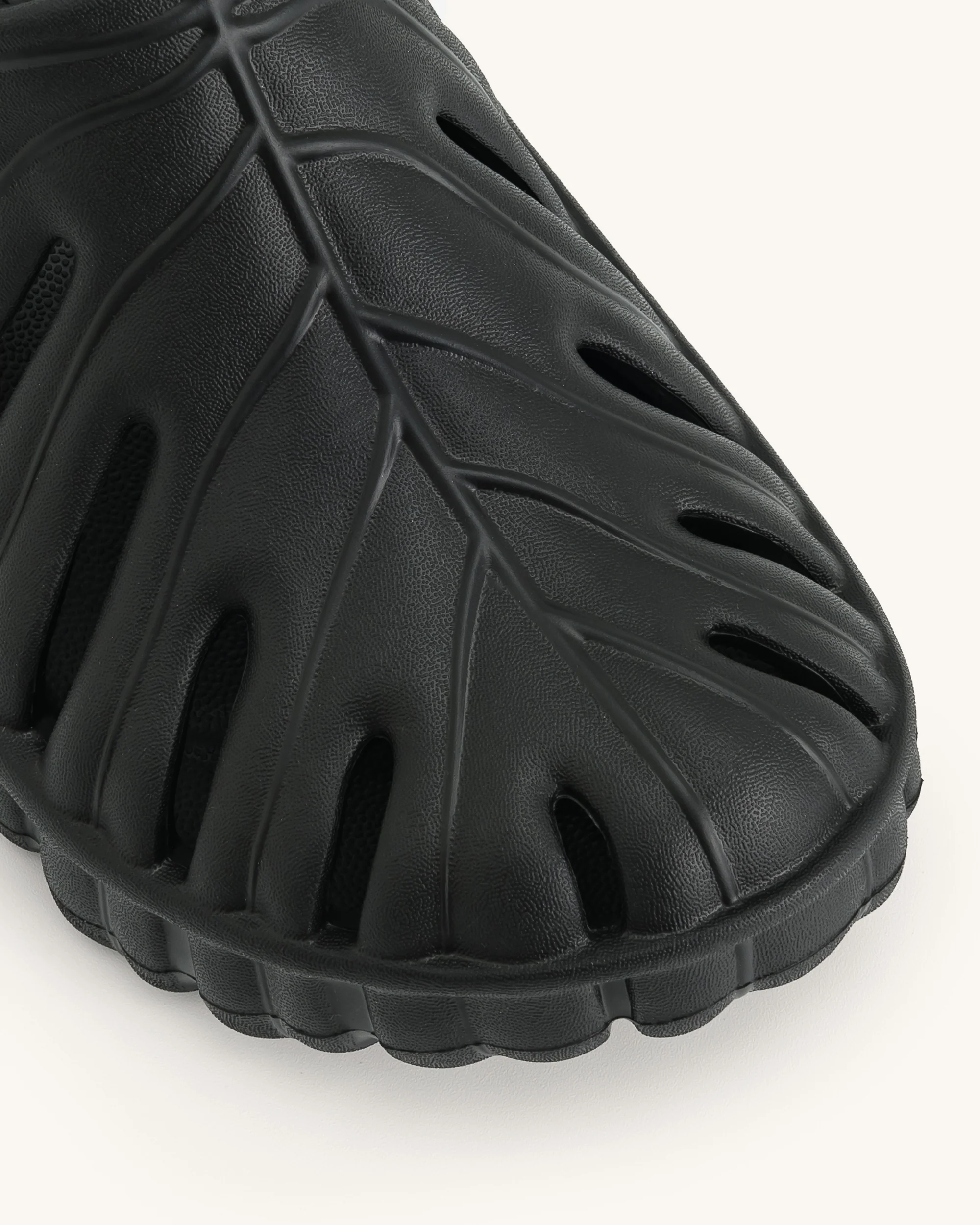 La sabots à plateforme Tara Leaf – Noir