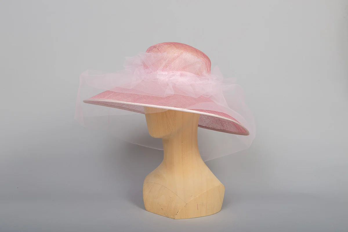 Caroline – Chapeau de cérémonie sisal