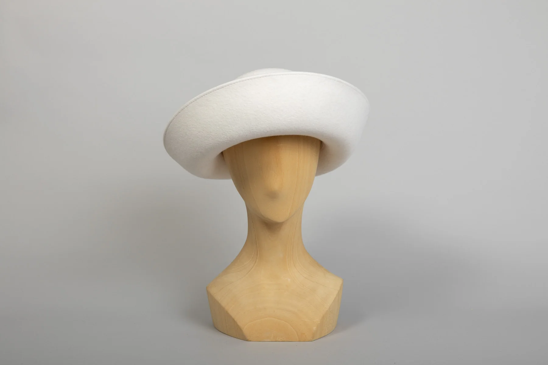Vicky - chapeau à bord relevé