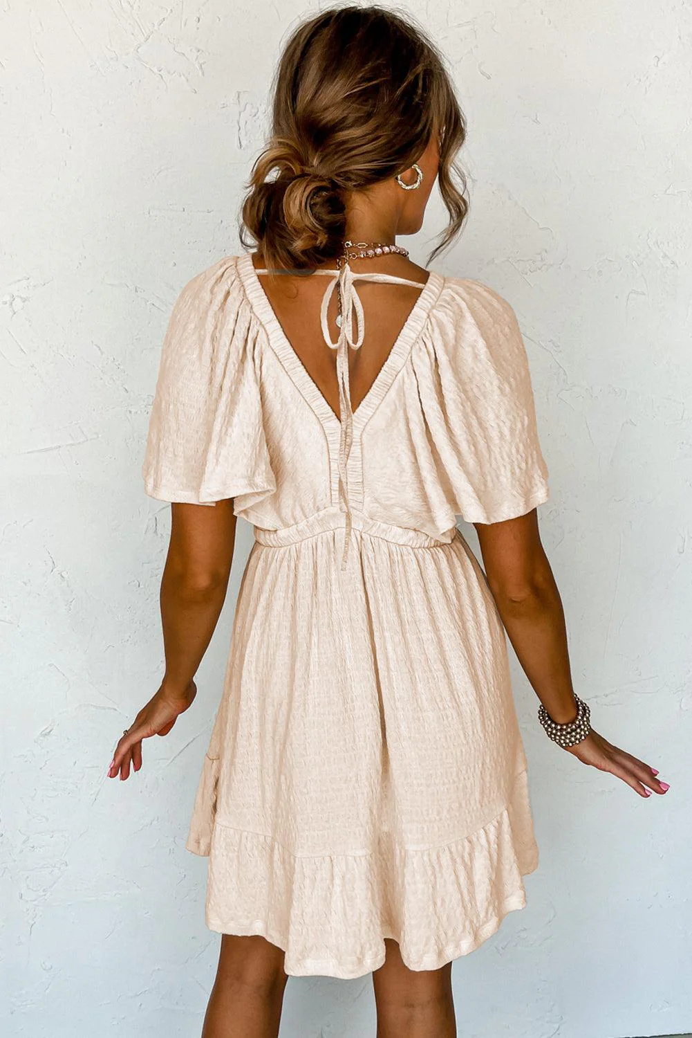 Robe courte fluide col V dos ouvert – Image 2