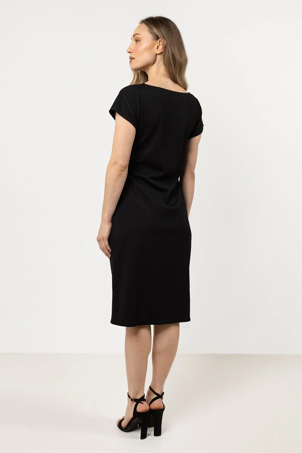 Robe noire élégante à ceinture – Image 3